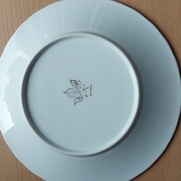 Anne of Green Gables Collector's Plate - Picture 3 of 4